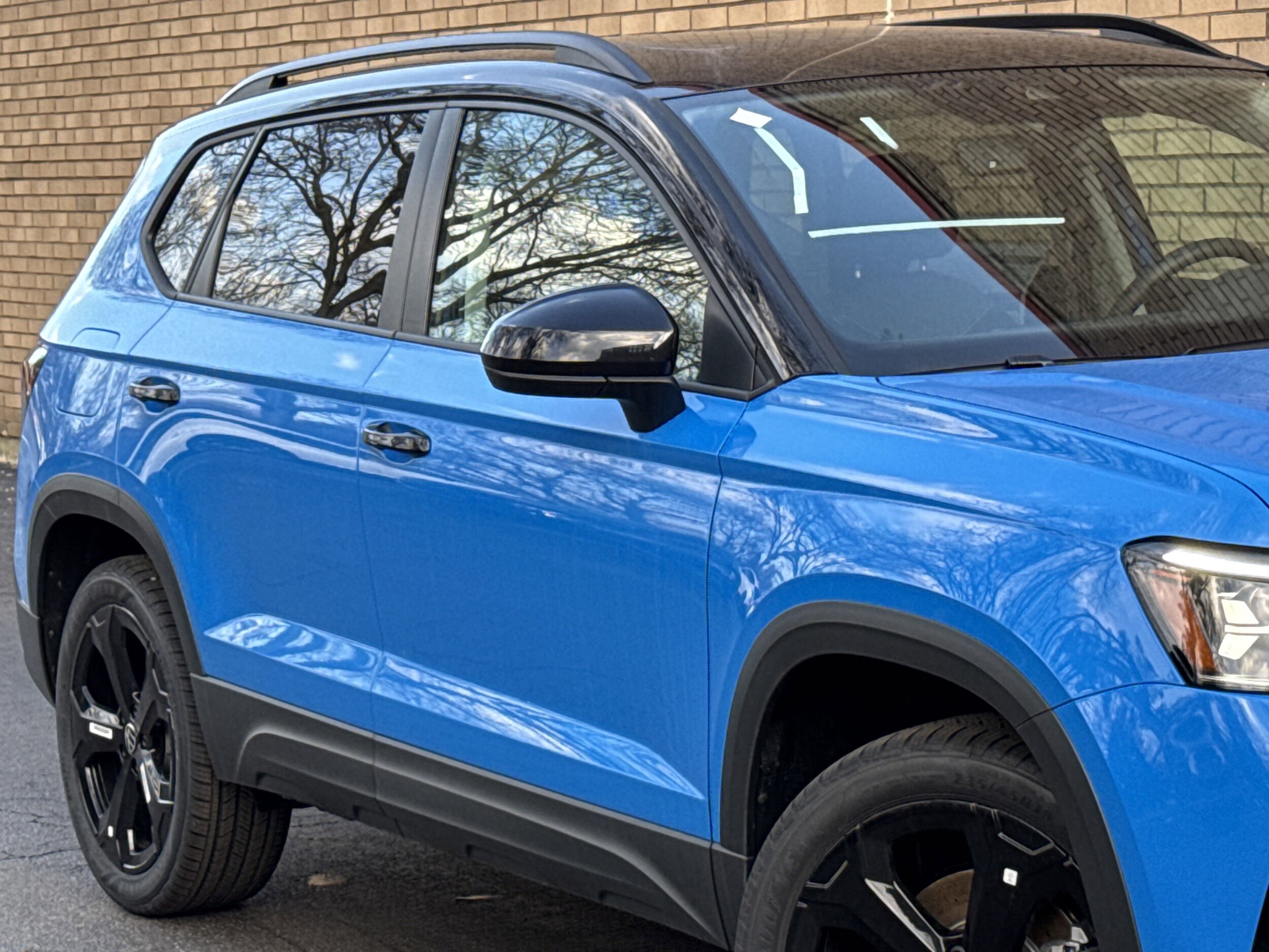 2025 Volkswagen Taos SE photo 4