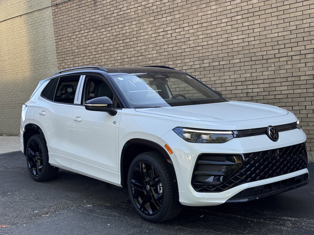 New 2026 Volkswagen Tiguan 2.0T SE R-Line Black SUV