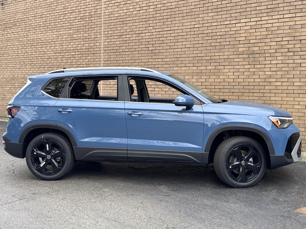 New 2025 Volkswagen Taos 1.5T SEL SUV