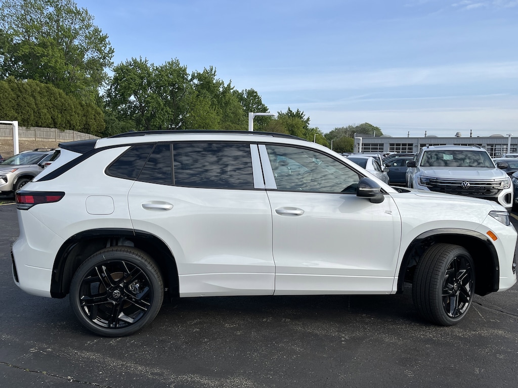 New 2026 Volkswagen Tiguan SE R-Line Black SUV