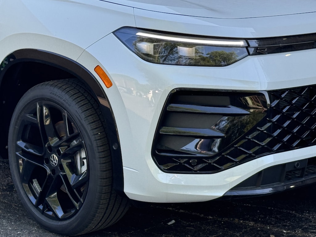 New 2026 Volkswagen Tiguan 2.0T SE R-Line Black SUV