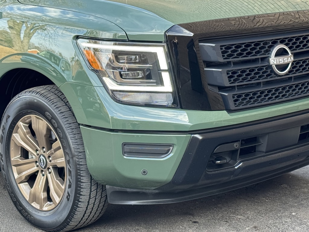 Used 2024 Nissan Titan SV Truck Crew Cab