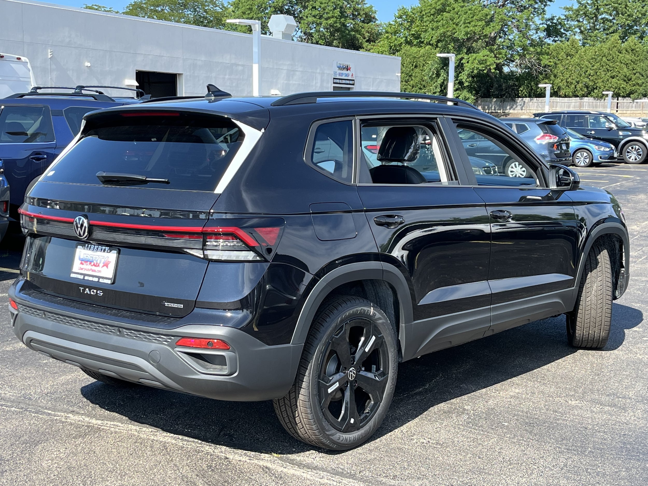 2026 Volkswagen Taos SE Black - Photo 6