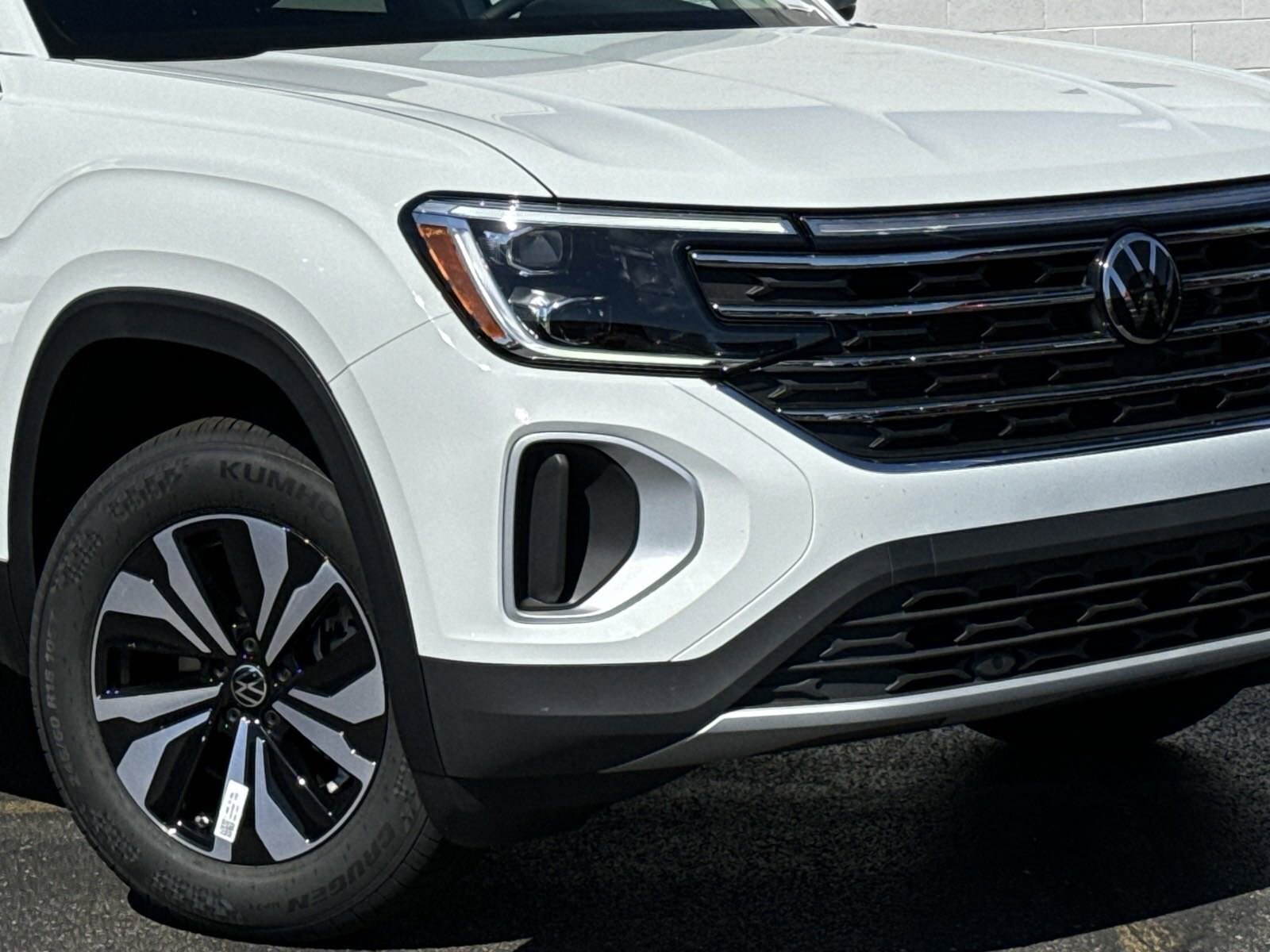 2024 Volkswagen Atlas SE photo 3