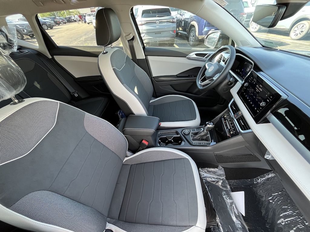 New 2026 Volkswagen Taos 1.5T SE SUV