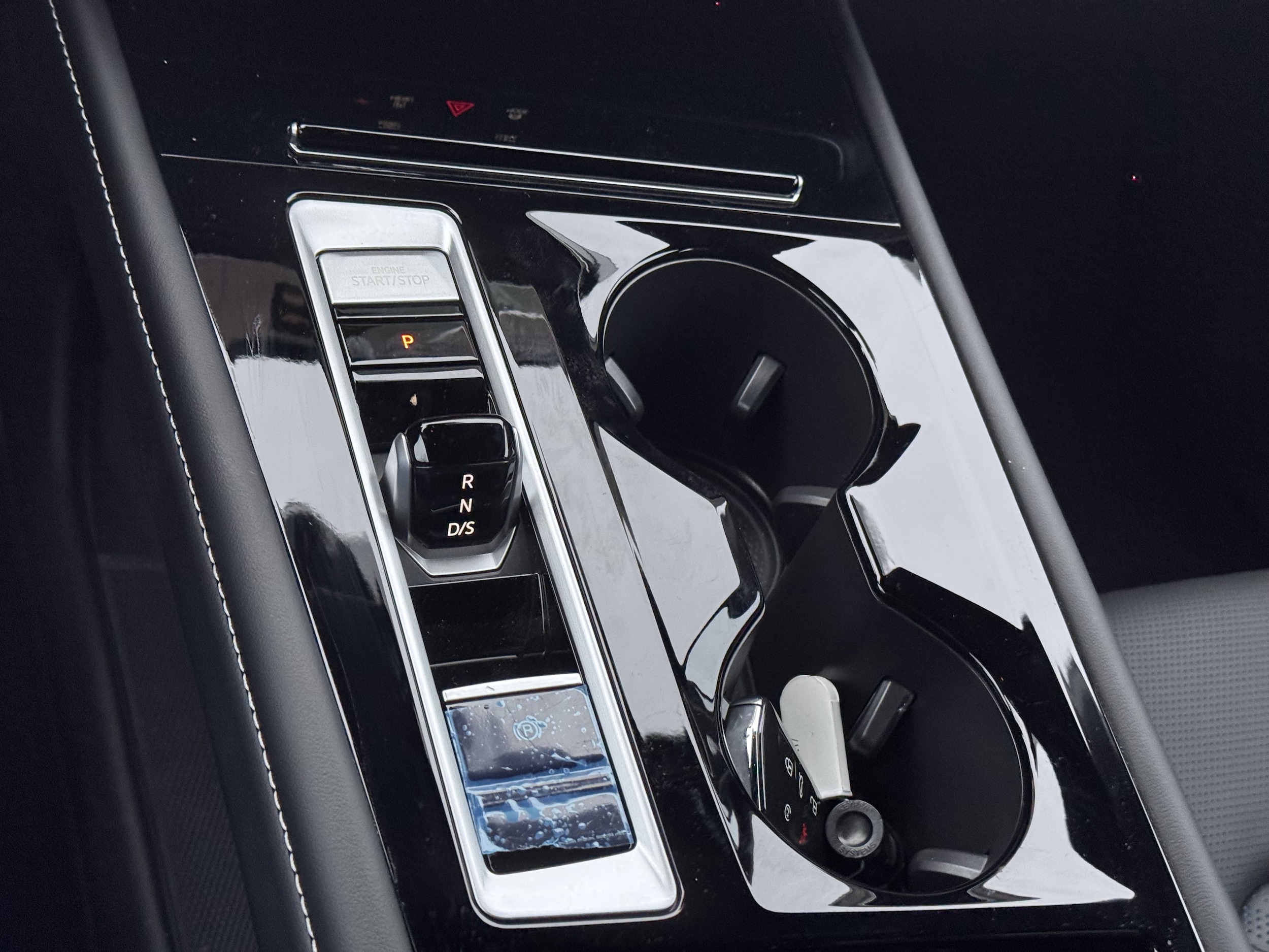 2026 Volkswagen Atlas Cross Sport SEL Premium R-LINE - Photo 18