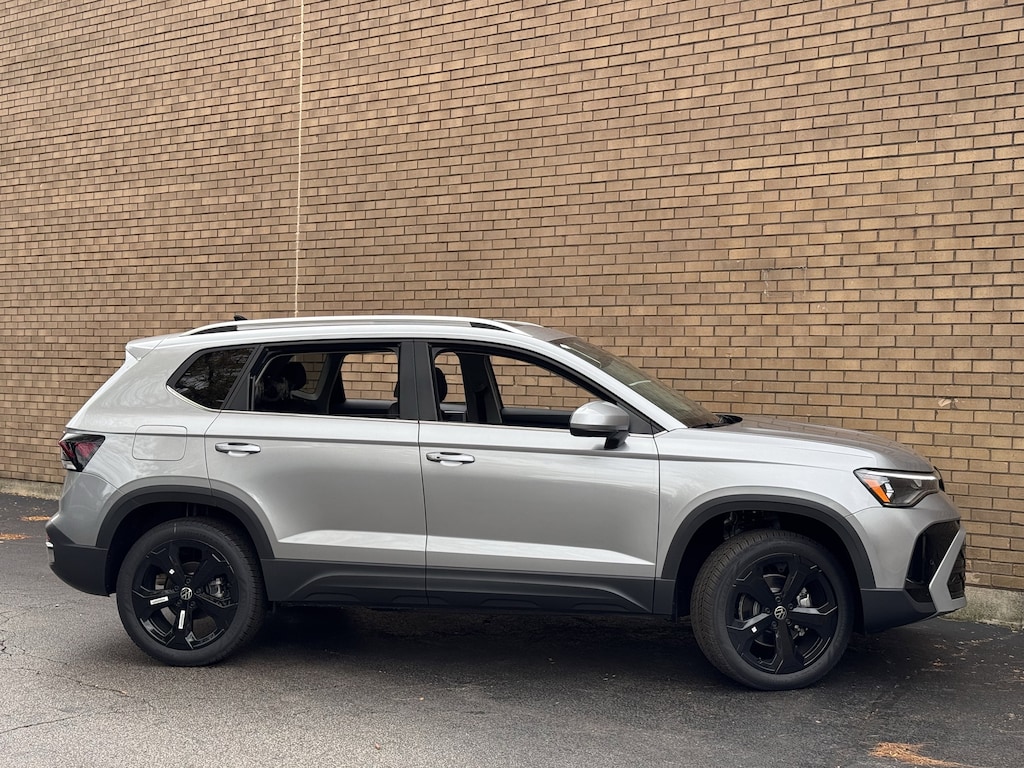 New 2025 Volkswagen Taos 1.5T SEL SUV