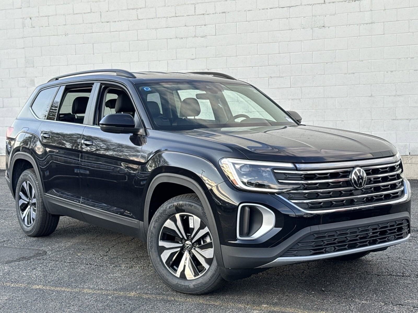 2025 Volkswagen Atlas SE photo 2