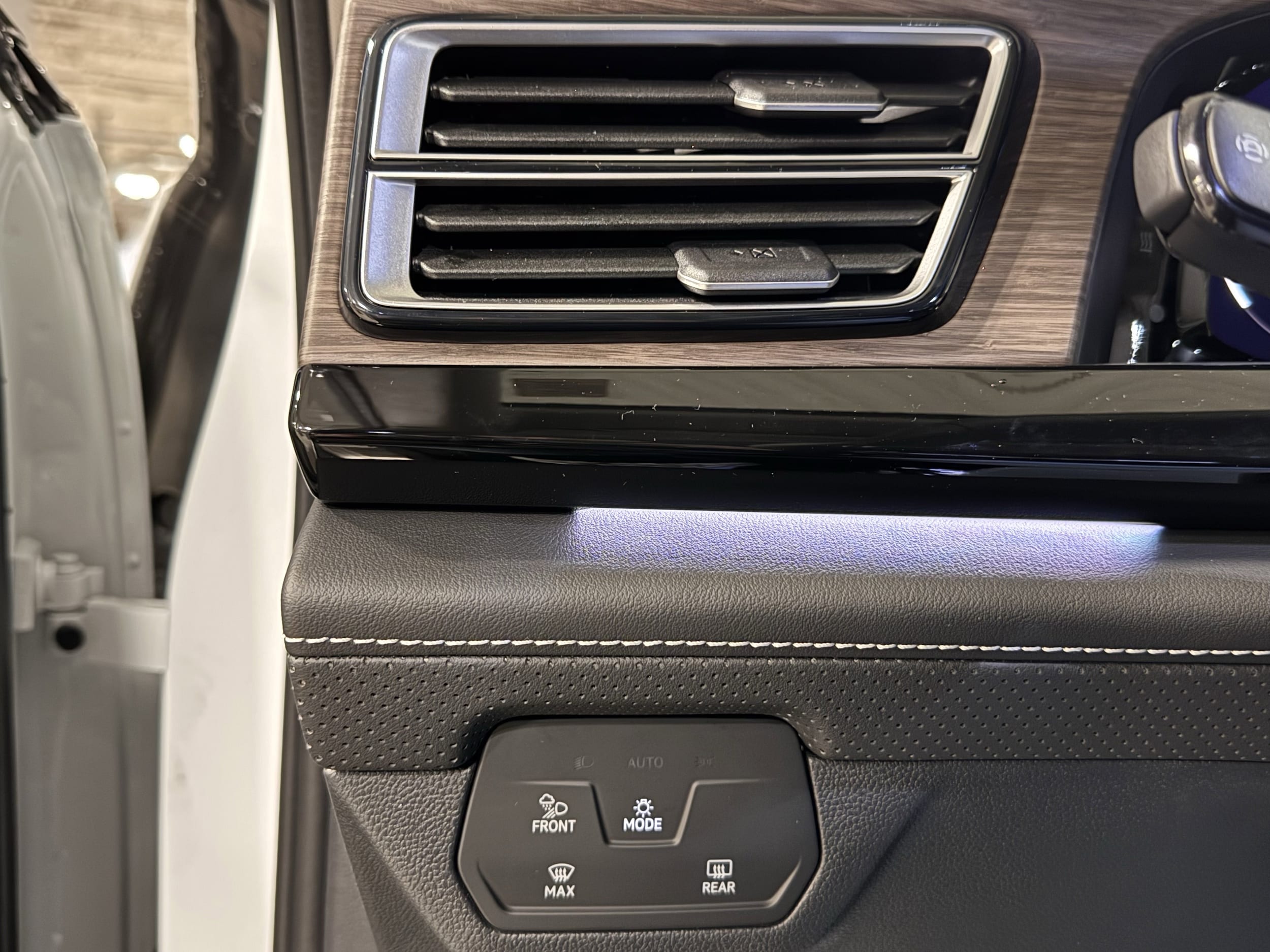 2026 Volkswagen Atlas SEL Premium R-Line - Photo 10