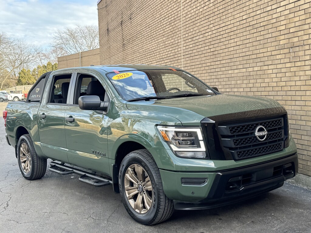 Used 2024 Nissan Titan SV Truck Crew Cab
