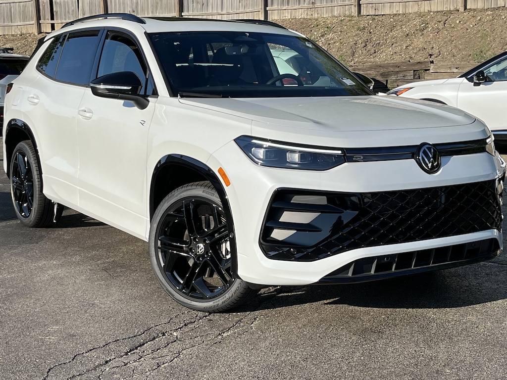 New 2026 Volkswagen Tiguan 2.0T SE R-Line Black SUV