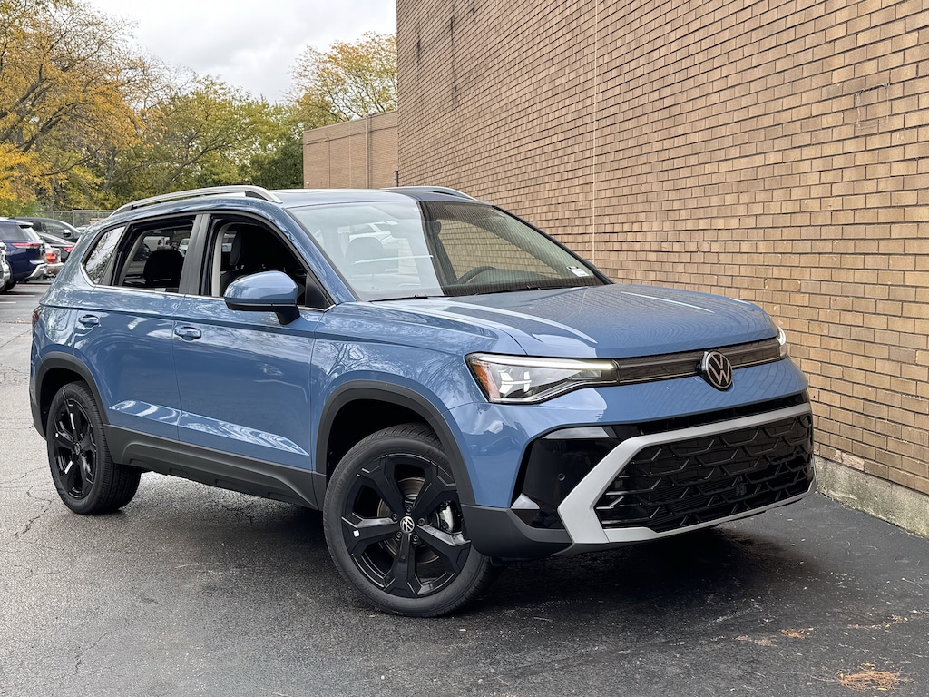 New 2025 Volkswagen Taos 1.5T SEL SUV