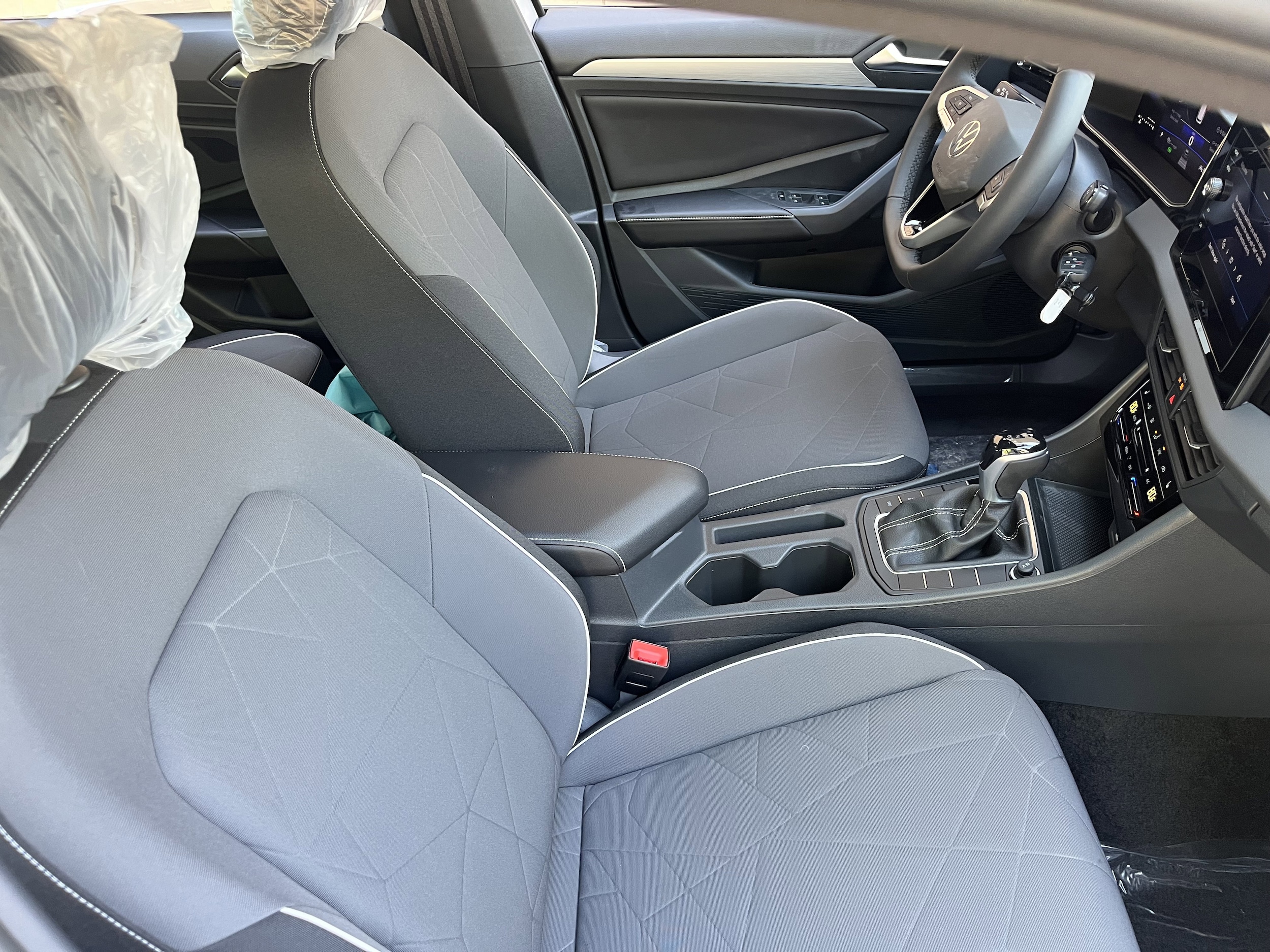 2026 Volkswagen Jetta Sport - Photo 5