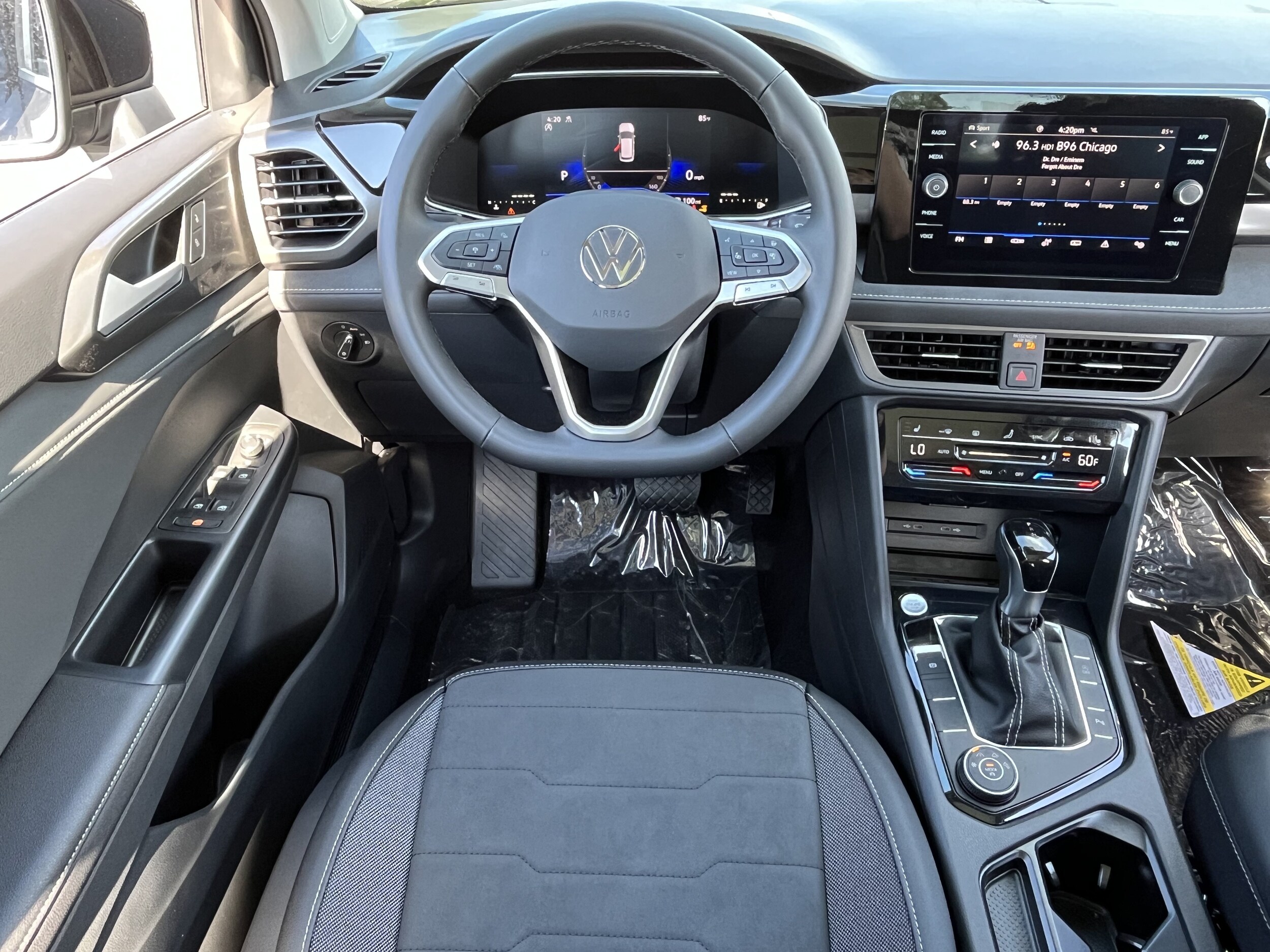 2026 Volkswagen Taos SE Black - Photo 14