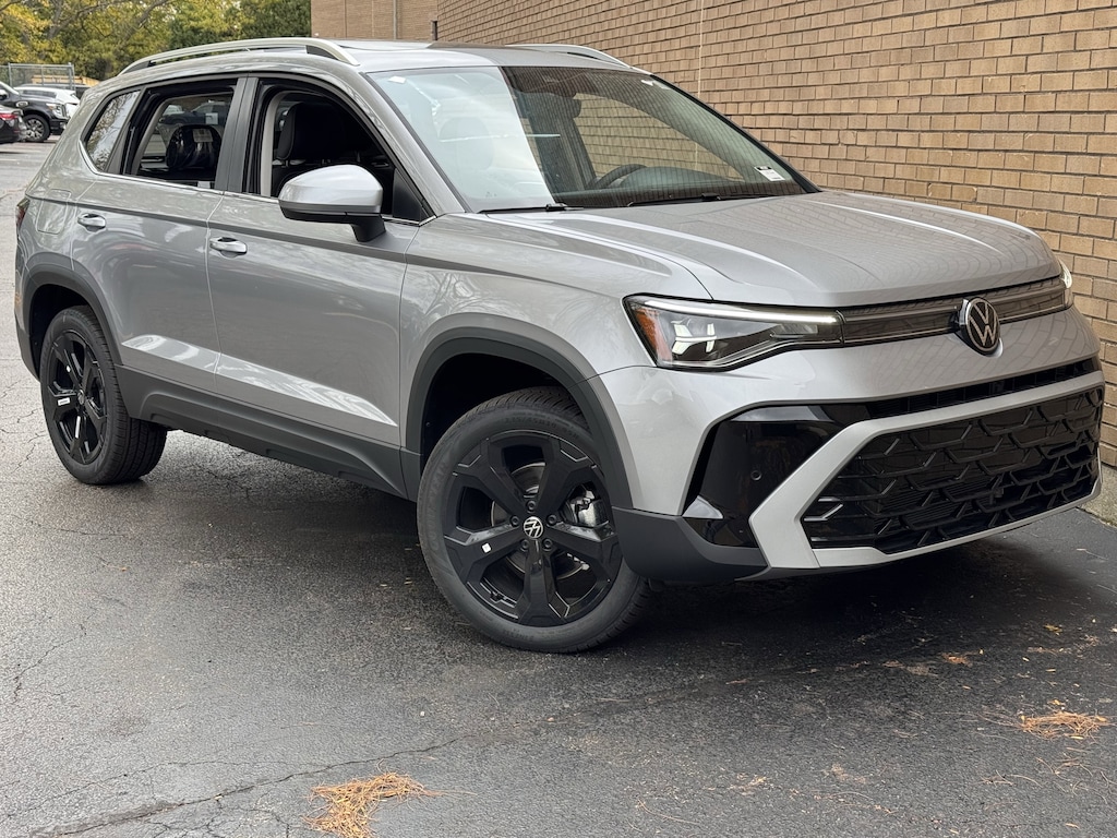 New 2025 Volkswagen Taos 1.5T SEL SUV
