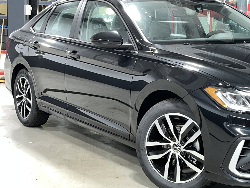 New 2025 Volkswagen Jetta 1.5T SE Sedan