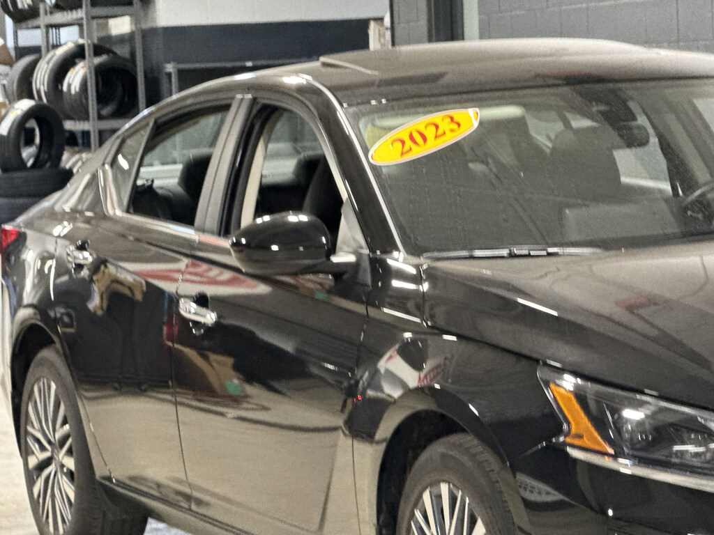 Used 2023 Nissan Altima 2.5 SV Sedan