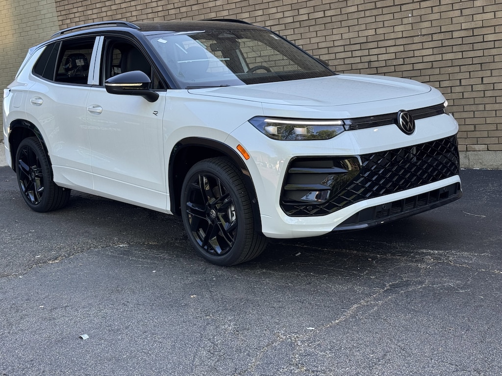 New 2026 Volkswagen Tiguan 2.0T SE R-Line Black SUV