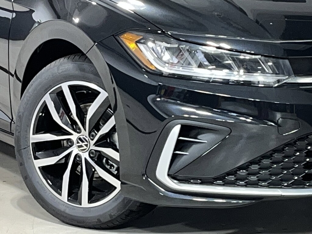 New 2025 Volkswagen Jetta 1.5T SE Sedan