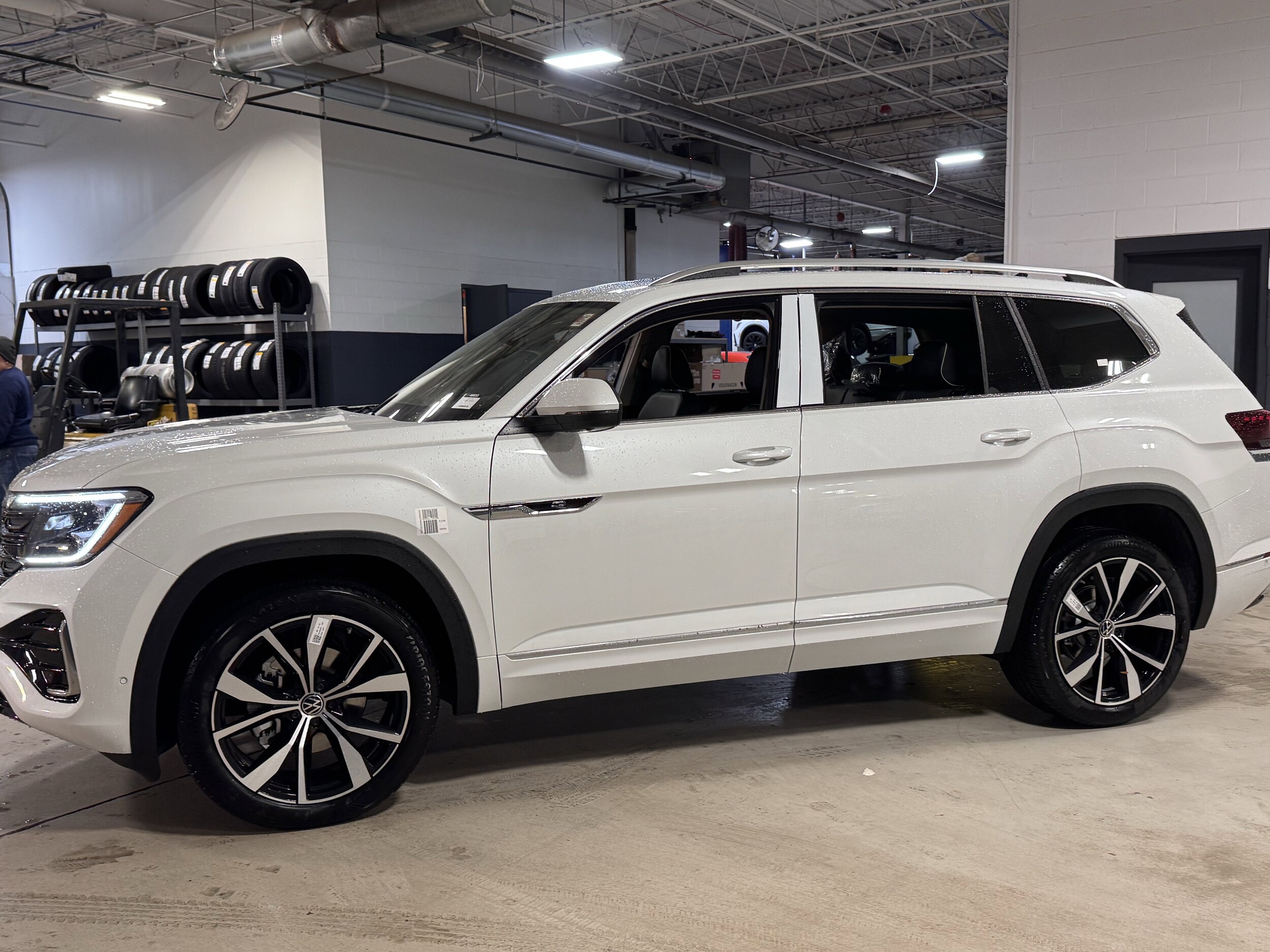 2026 Volkswagen Atlas SEL Premium R-Line - Photo 17