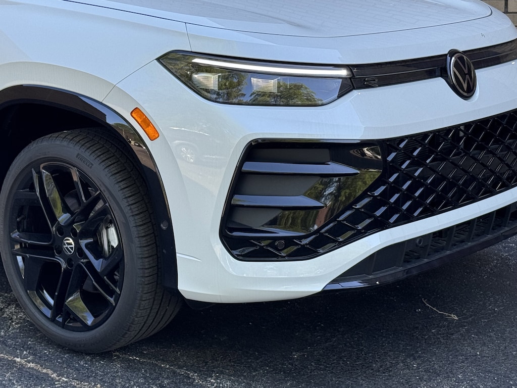 New 2026 Volkswagen Tiguan 2.0T SE R-Line Black SUV