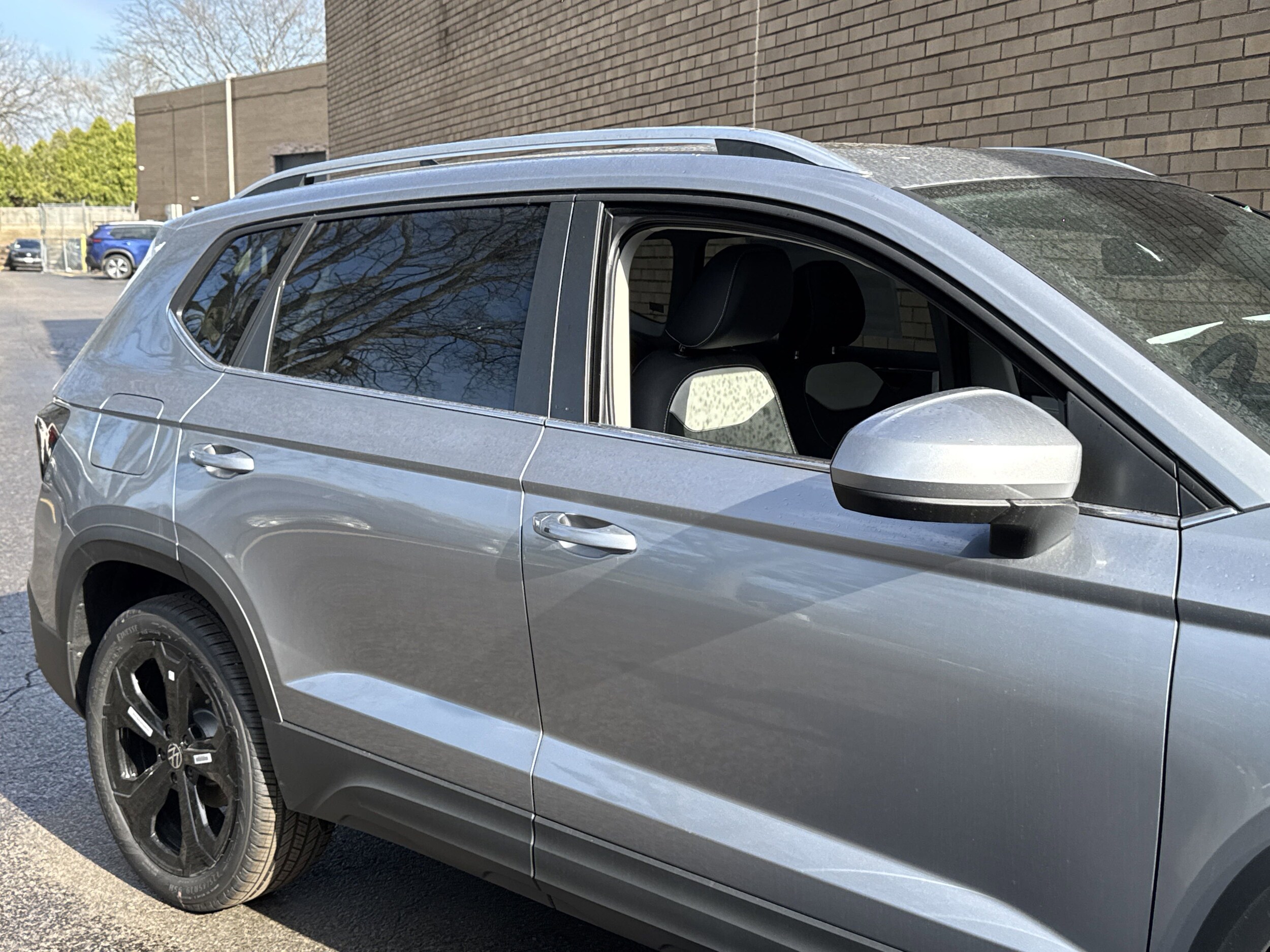 2025 Volkswagen Taos SEL photo 4