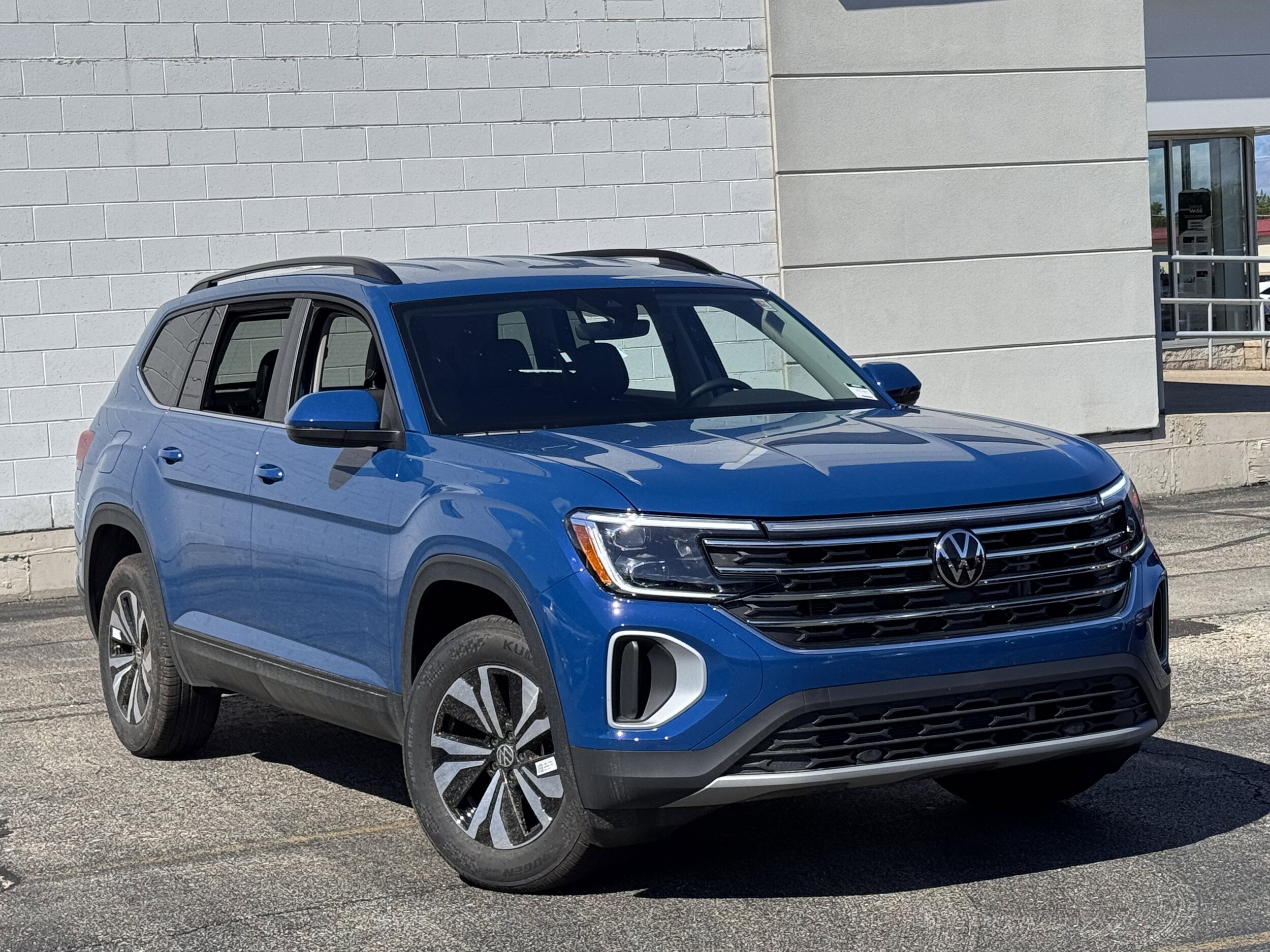 2026 Volkswagen Atlas SE Technology photo 2