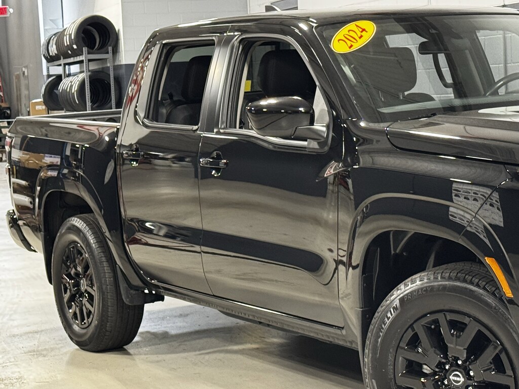 Used 2024 Nissan Frontier SV Truck Crew Cab