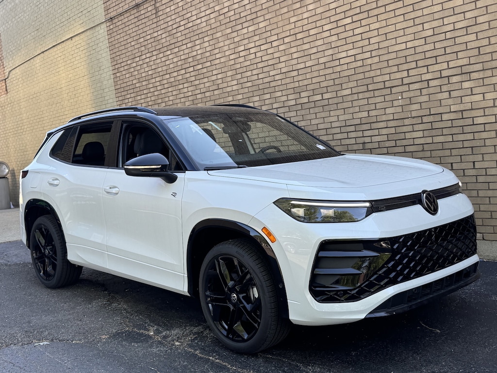 New 2026 Volkswagen Tiguan 2.0T SE R-Line Black SUV