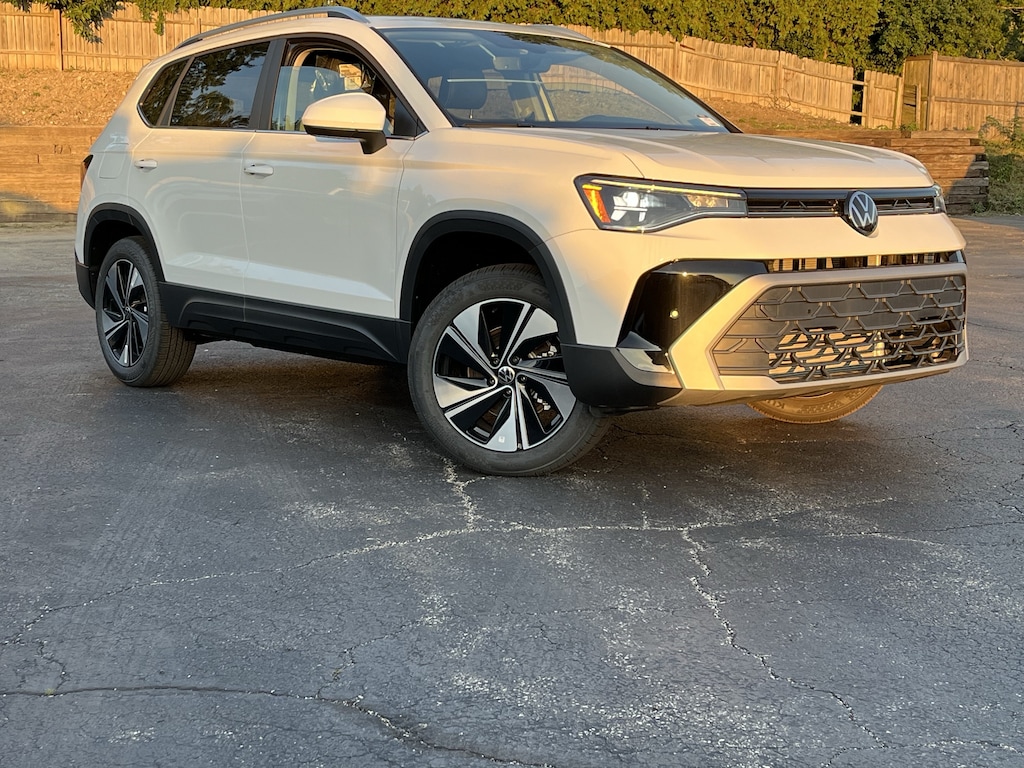 New 2026 Volkswagen Taos 1.5T SE SUV
