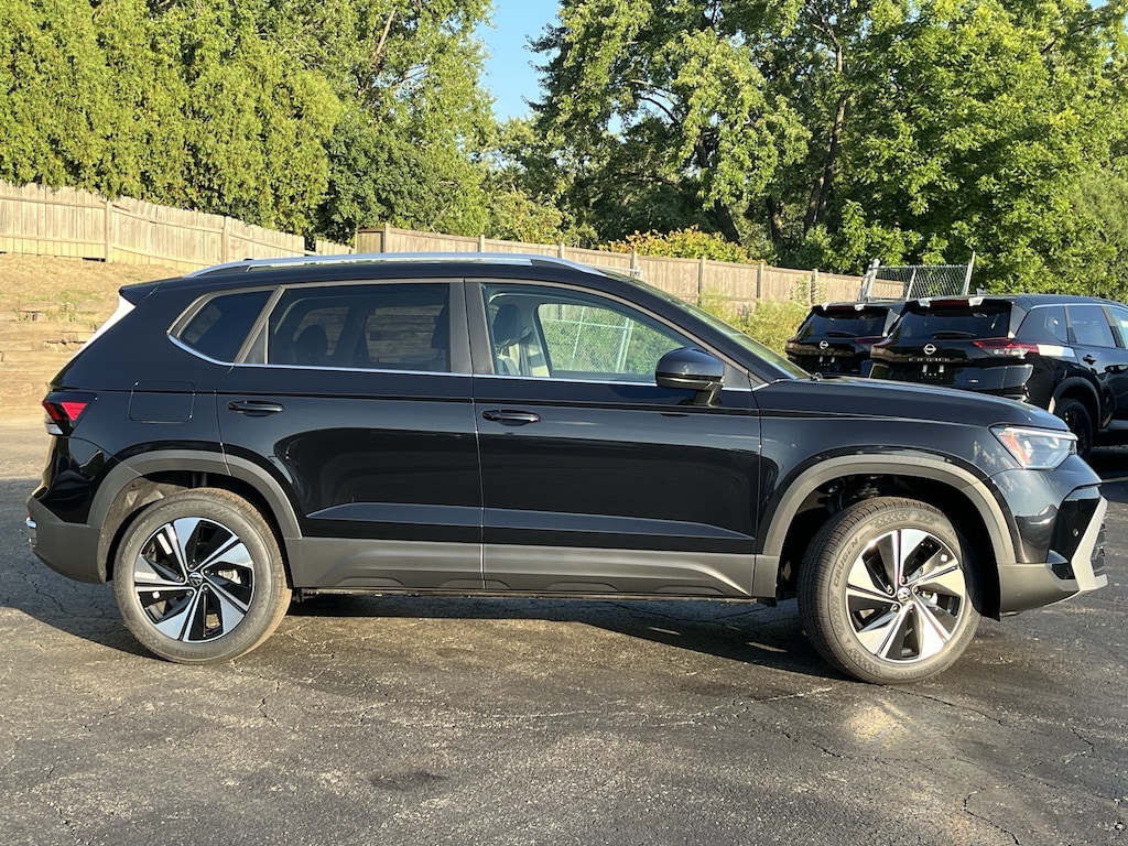 New 2026 Volkswagen Taos 1.5T SE SUV