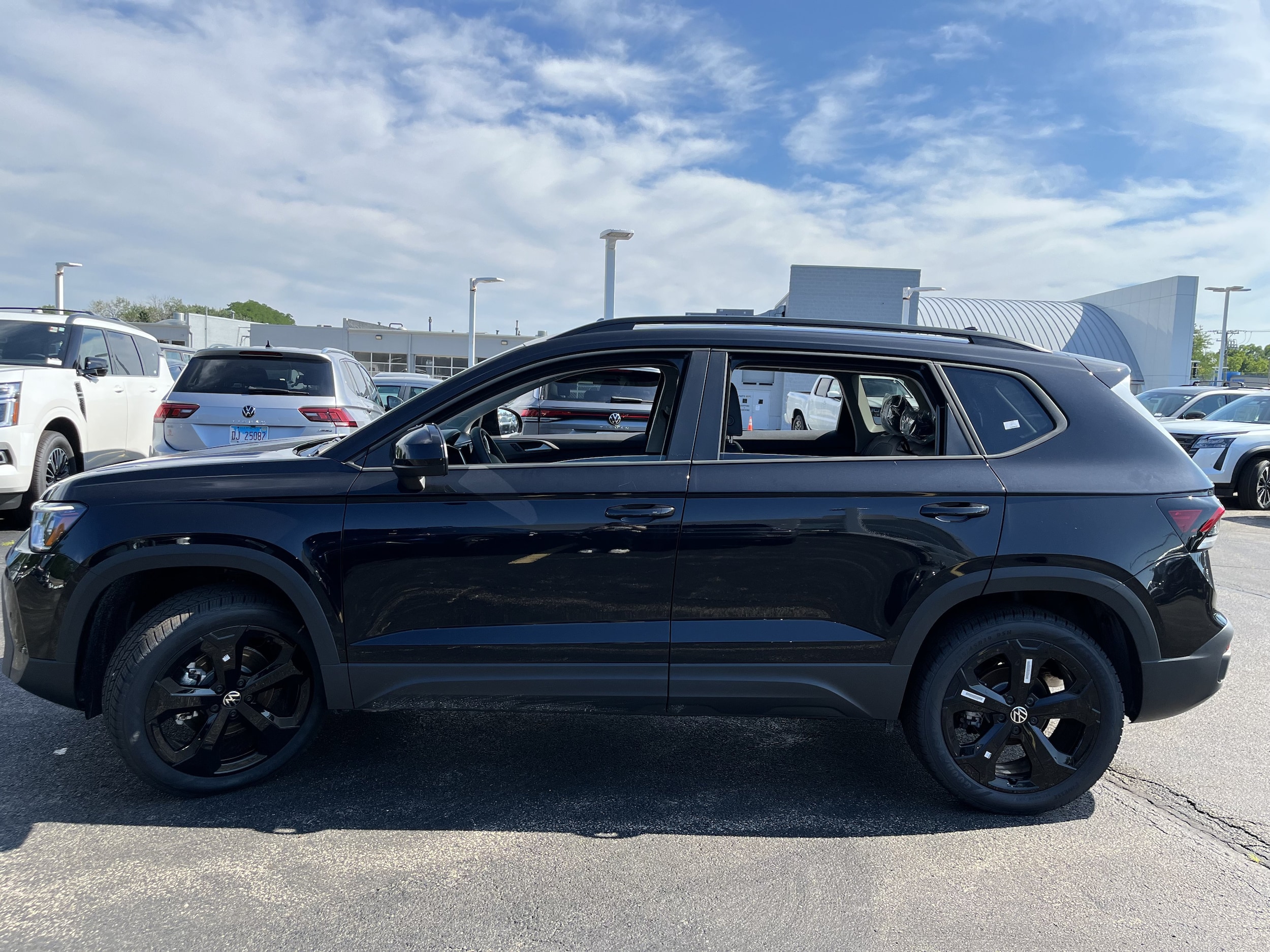 2026 Volkswagen Taos SE Black - Photo 12