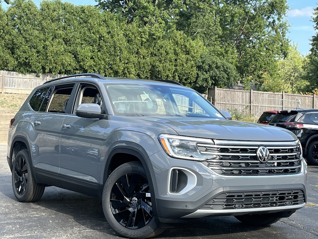 New 2026 Volkswagen Atlas SE w/Technology SUV