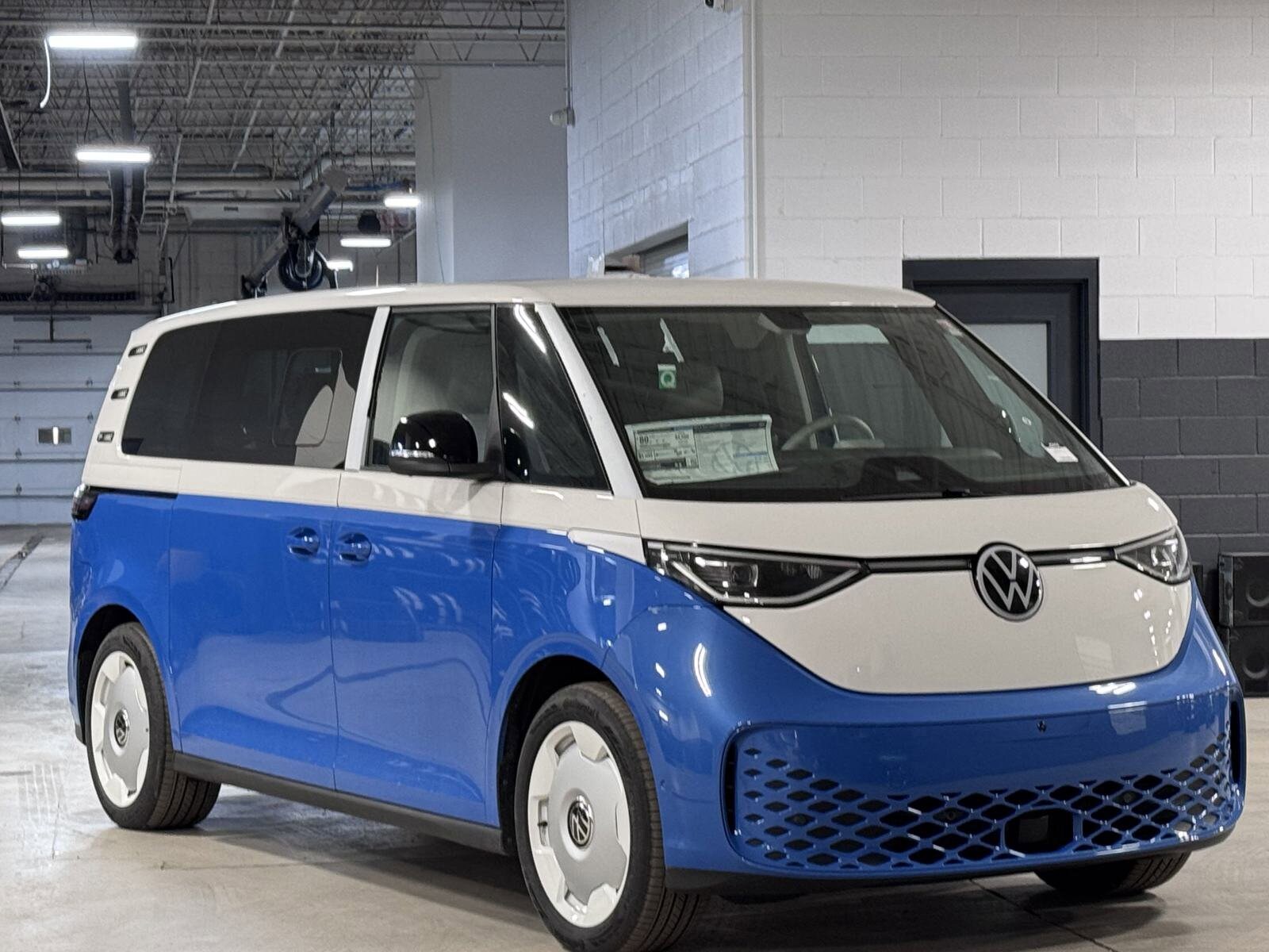 2025 Volkswagen ID. Buzz photo 2
