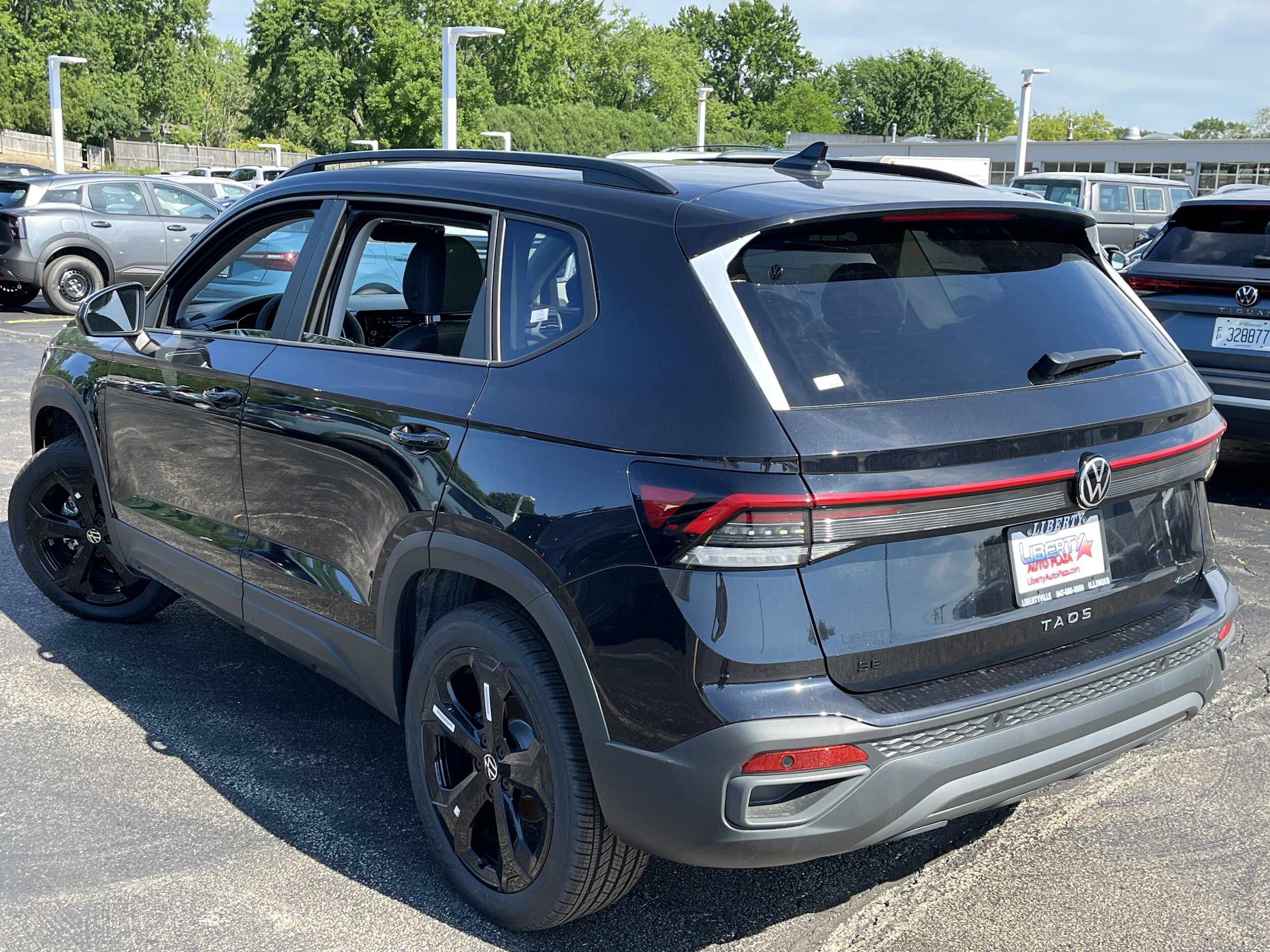 2026 Volkswagen Taos SE Black - Photo 11