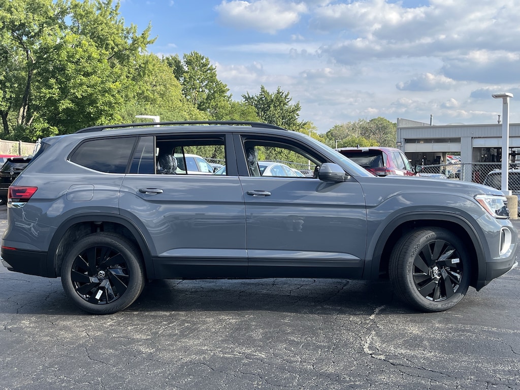 New 2026 Volkswagen Atlas SE w/Technology SUV
