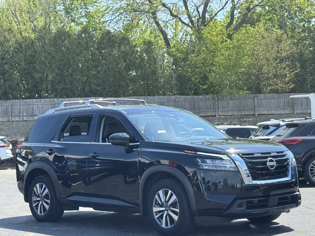Used 2024 Nissan Pathfinder SL SUV