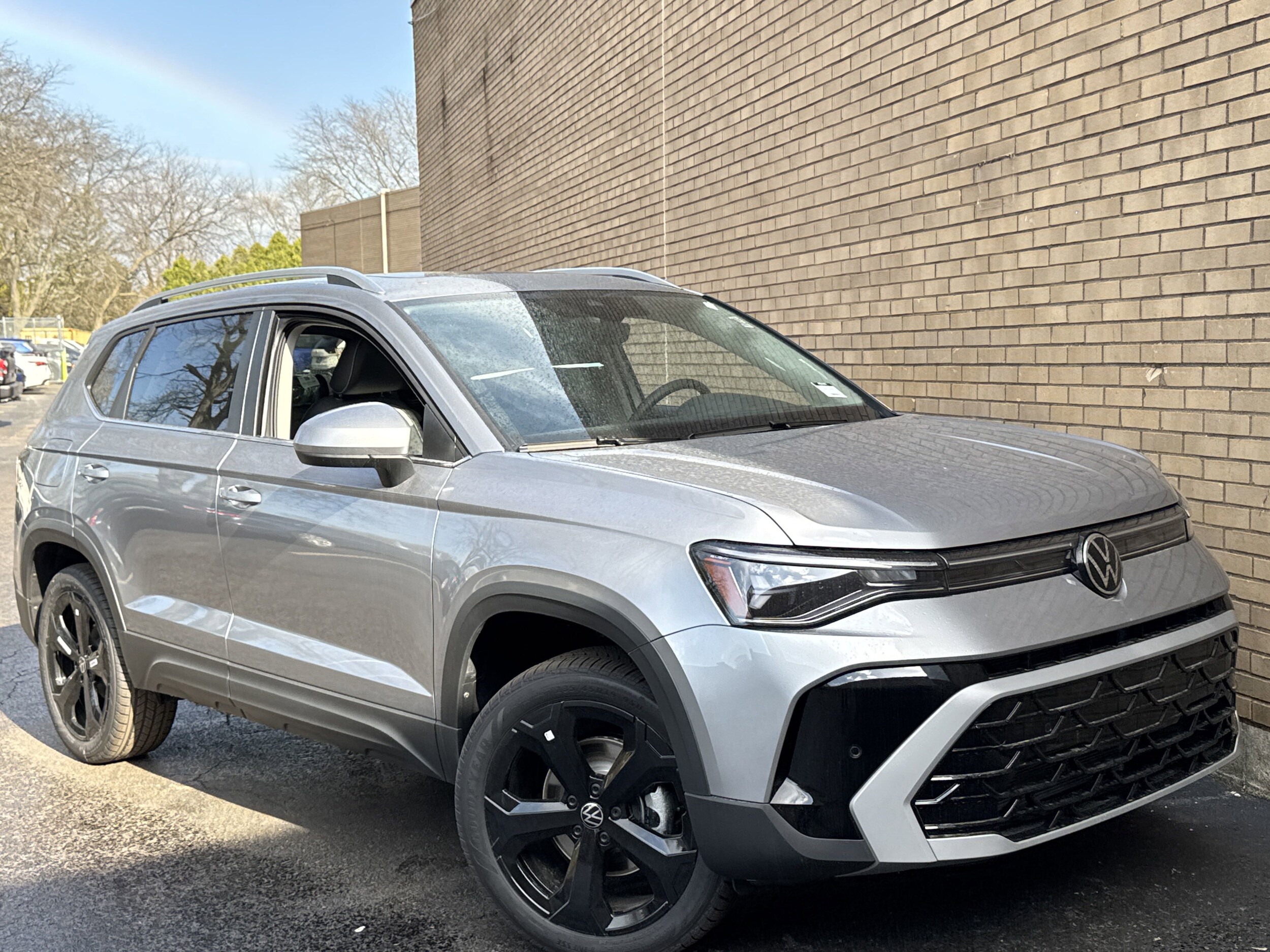 2025 Volkswagen Taos SEL photo 2