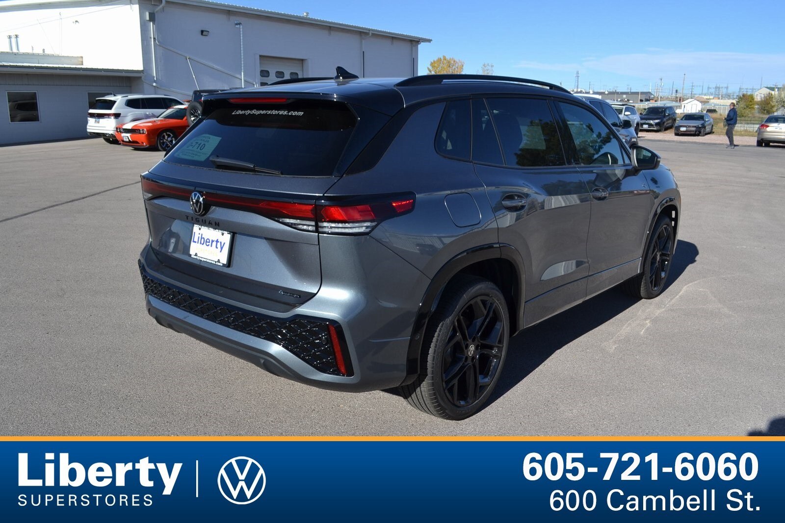 2026 Volkswagen Tiguan SE R-Line Black photo 3