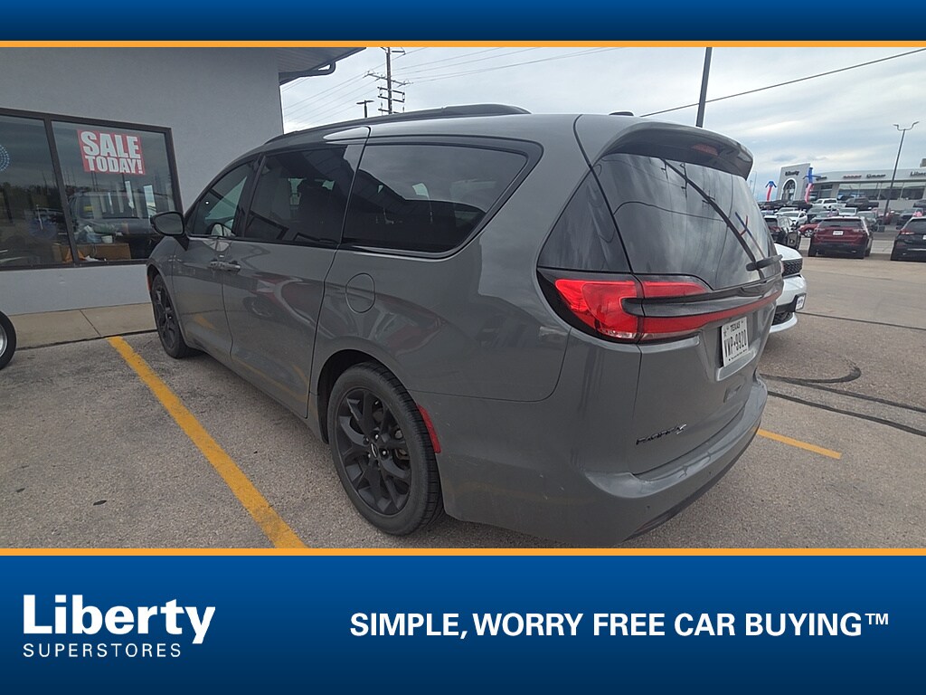 Used 2025 Chrysler Pacifica Limited
