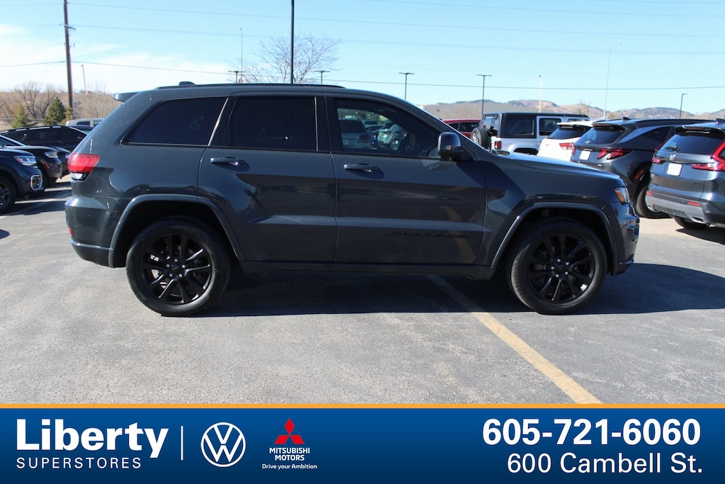 Used 2018 Jeep Grand Cherokee Laredo 4x4 SUV