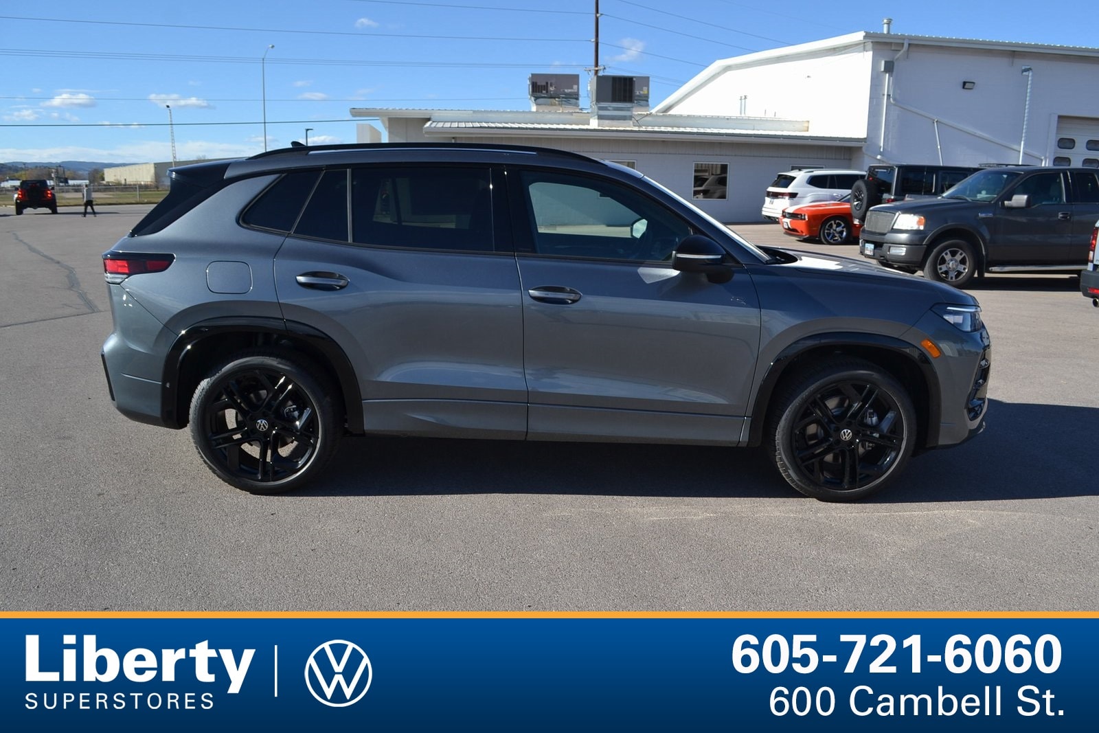 2026 Volkswagen Tiguan SE R-Line Black photo 2