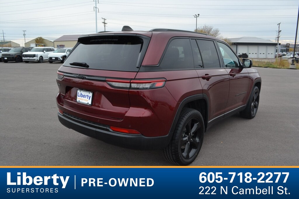 Used 2023 Jeep Grand Cherokee Laredo SUV