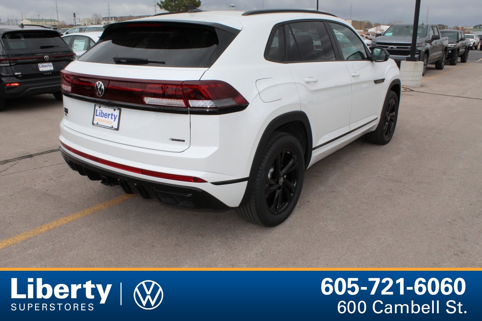 2025 Volkswagen Atlas Cross Sport SEL R-Line photo 3