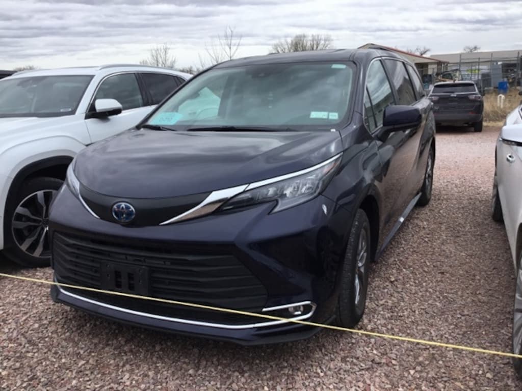 Used 2024 Toyota Sienna XLE 8 Passenger Van Passenger Van