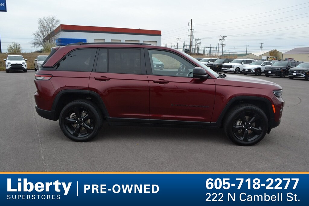 Used 2023 Jeep Grand Cherokee Laredo SUV