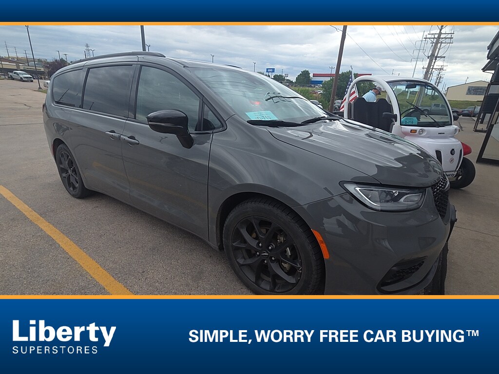 Used 2025 Chrysler Pacifica Limited