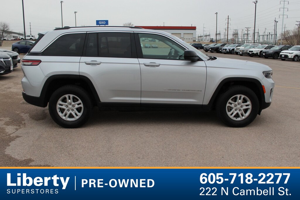 Used 2023 Jeep Grand Cherokee Laredo SUV