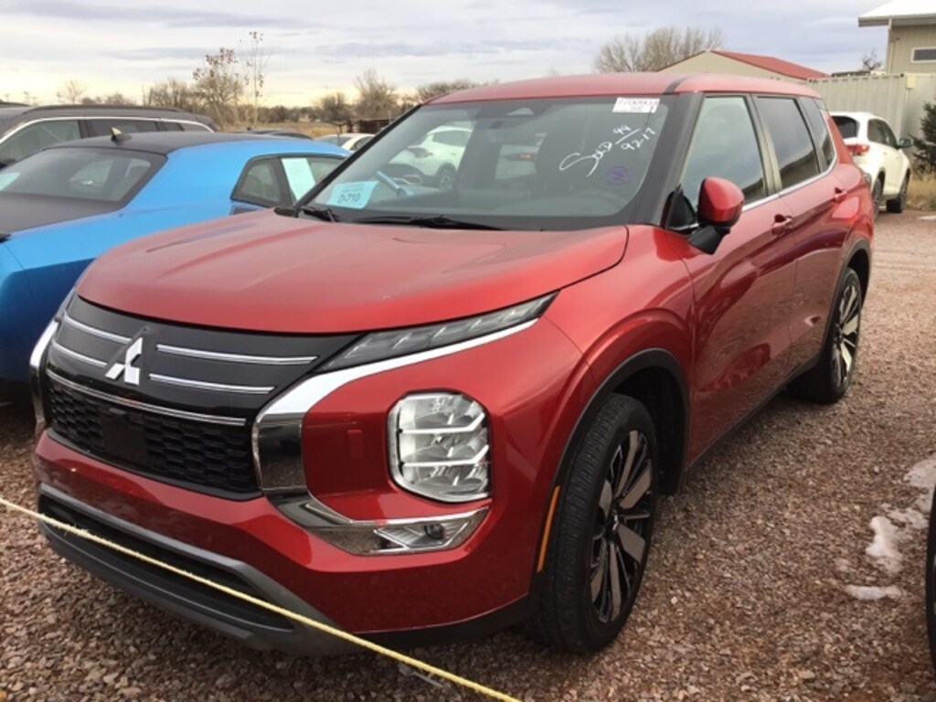 Used 2025 Mitsubishi Outlander SE SUV