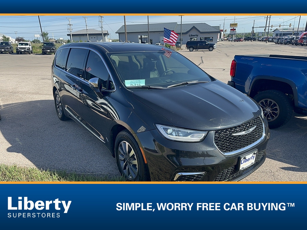 Used 2023 Chrysler Pacifica Limited